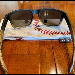 Oakley Men’s Holbrook Major League Baseball Sunglass